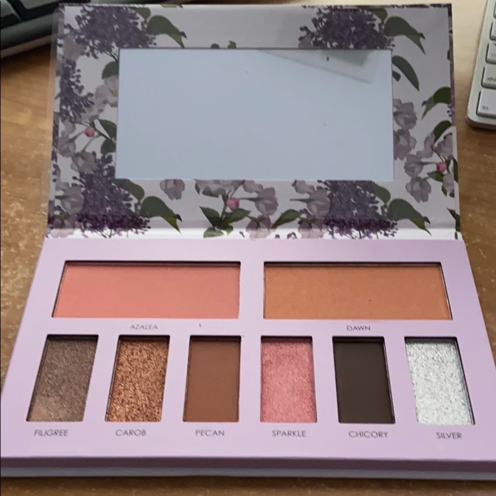 Seraphine Botanicals eyeshadow and blush palette